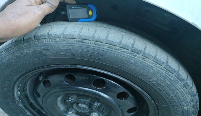 2014 Maruti Wagon R 1.0 LXI CNG, Petrol, Manual, 1,07,507 km, tyre