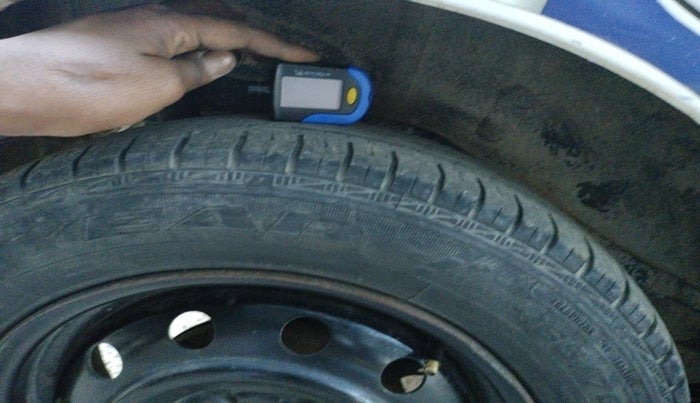 2014 Maruti Wagon R 1.0 LXI CNG, Petrol, Manual, 1,07,507 km, tyre