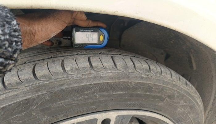 2013 Ford Figo ZXI 1.4 DIESEL, Diesel, Manual, 2,03,591 km, tyre