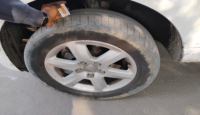 2009 Audi Q7 3.0 TDI QUATTRO, Diesel, Automatic, 1,45,387 km, tyre