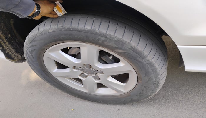 2009 Audi Q7 3.0 TDI QUATTRO, Diesel, Automatic, 1,45,387 km, tyre