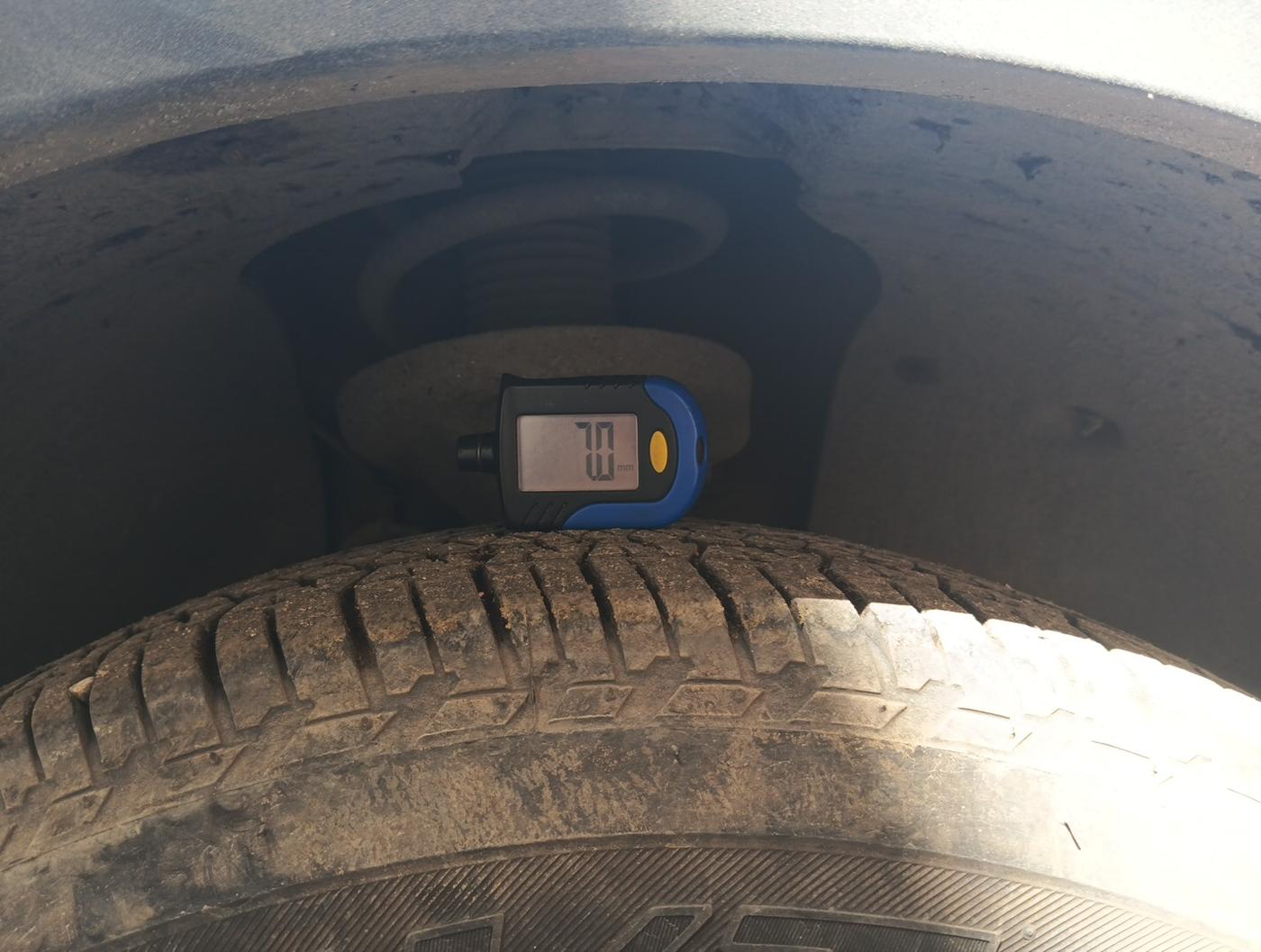2016 Mahindra XUV500 W8 AT, Diesel, Automatic, 62,838 km, tyre