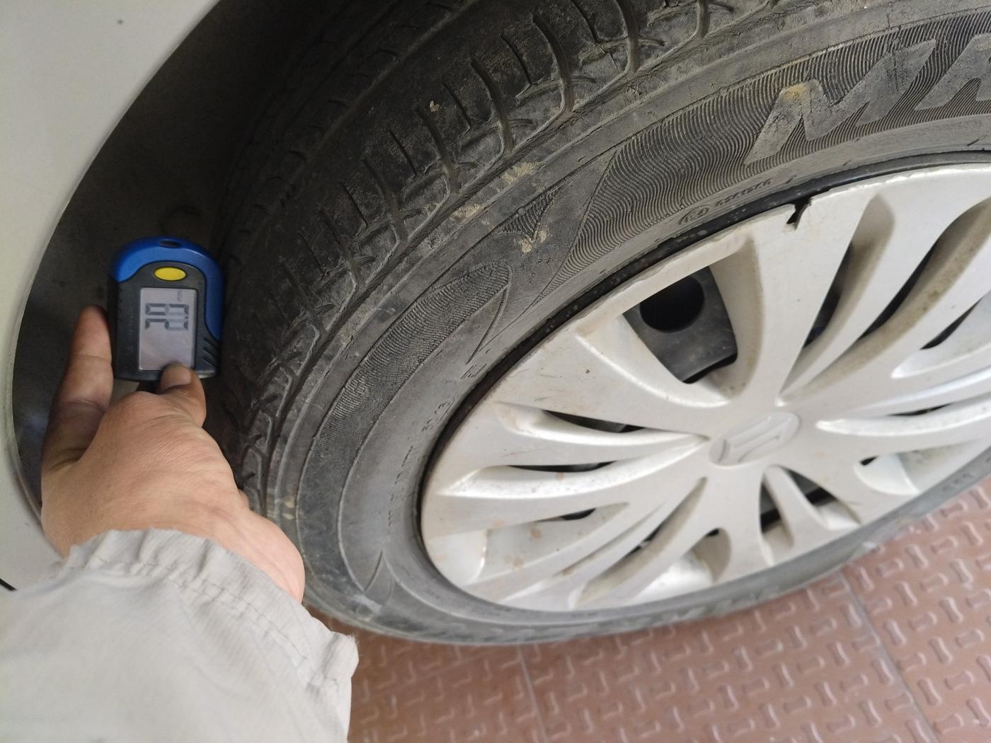 2012 Maruti Ertiga VDI, Diesel, Manual, 97,501 km, tyre