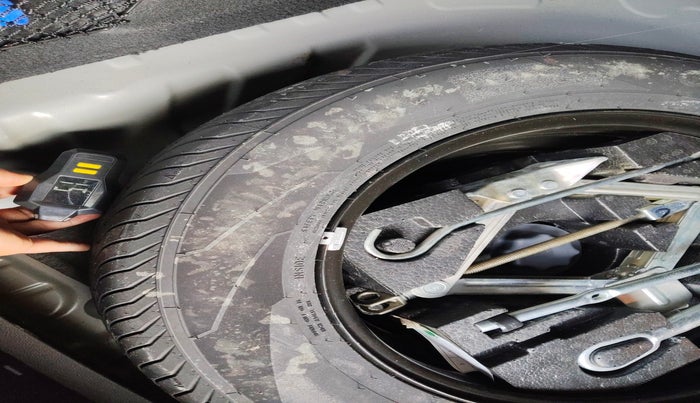 2022 MG ASTOR SMART EX 1.5 MT, Petrol, Manual, 5,198 km, tyre