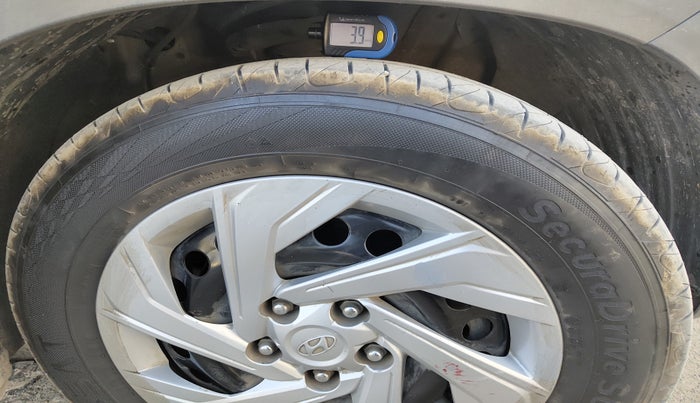 2022 Hyundai Creta E 1.5 PETROL, Petrol, Manual, 1,05,895 km, tyre