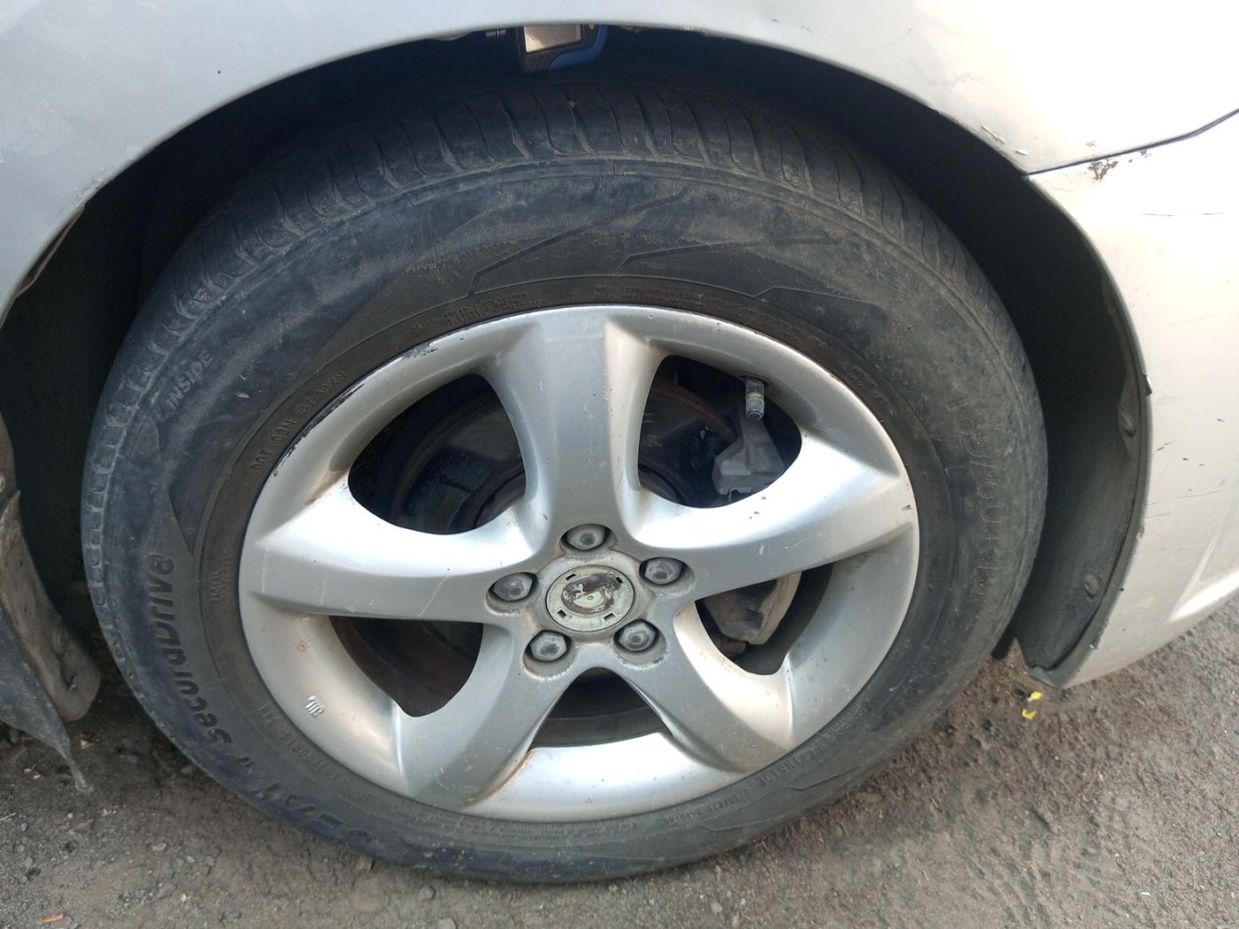2013 Skoda Rapid ELEGANCE 1.6 TDI CR MT, Diesel, Manual, 83,068 km, tyre