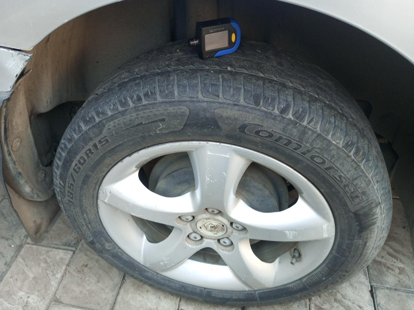 2013 Skoda Rapid ELEGANCE 1.6 TDI CR MT, Diesel, Manual, 83,068 km, tyre