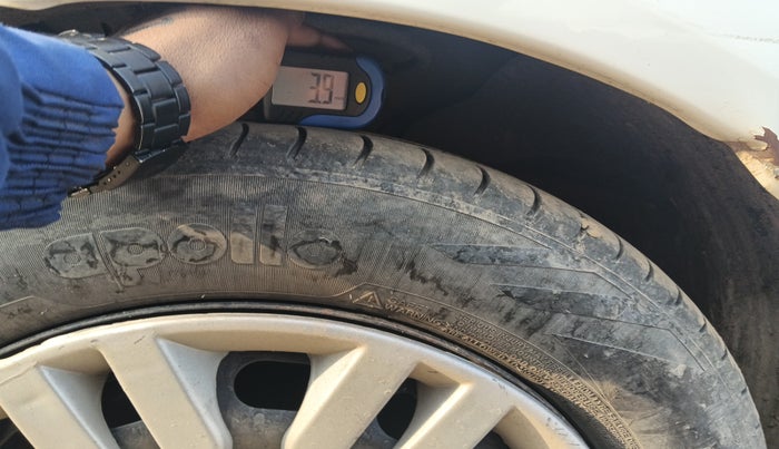 2010 Ford Figo TITANIUM 1.4 DIESEL, Diesel, Manual, 1,07,189 km, tyre