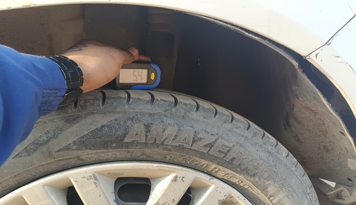 2010 Ford Figo TITANIUM 1.4 DIESEL, Diesel, Manual, 1,07,189 km, tyre