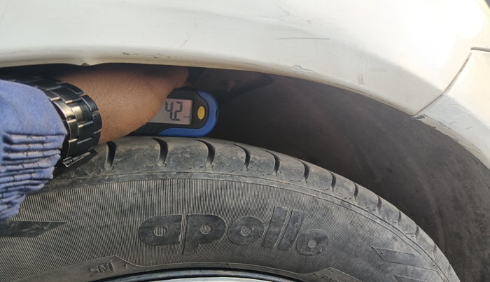 2010 Ford Figo TITANIUM 1.4 DIESEL, Diesel, Manual, 1,07,189 km, tyre