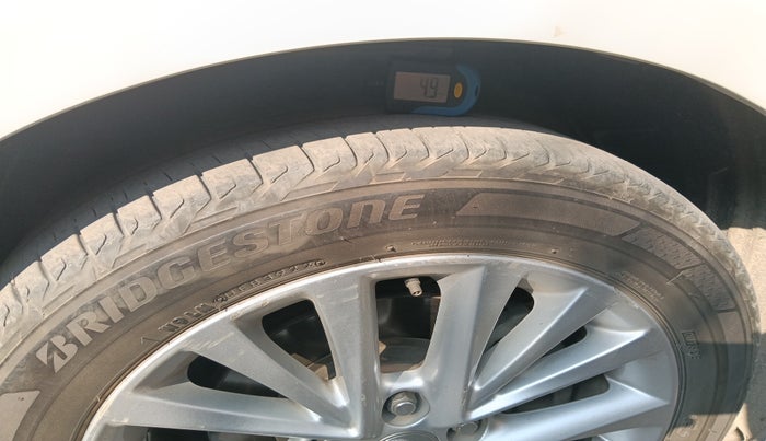 2016 Toyota Camry HYBRID, Hybrid, Automatic, 92,348 km, tyre