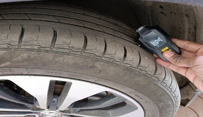 2021 MG HECTOR PLUS SHARP 2.0 DIESEL TURBO MT 6-STR, Diesel, Manual, 1,16,273 km, tyre