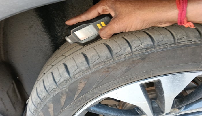 2021 MG HECTOR PLUS SHARP 2.0 DIESEL TURBO MT 6-STR, Diesel, Manual, 1,16,273 km, tyre