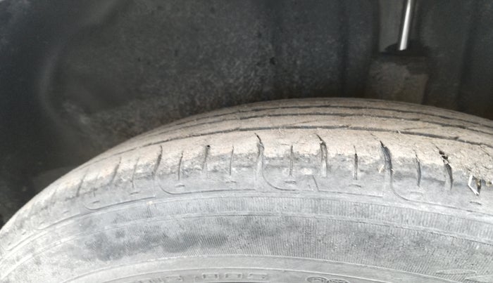 2012 Skoda Rapid ELEGANCE 1.6 TDI CR MT, Diesel, Manual, 1,35,634 km, tyre