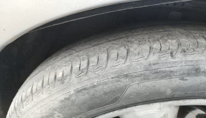 2012 Skoda Rapid ELEGANCE 1.6 TDI CR MT, Diesel, Manual, 1,35,634 km, tyre