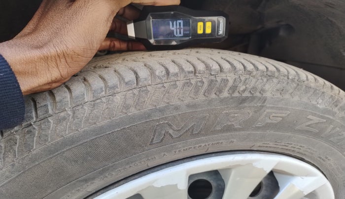 2015 Maruti Swift Dzire VDI, Diesel, Manual, 76,212 km, tyre