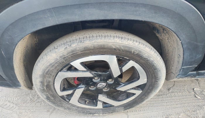 2022 Nissan MAGNITE XV RED EDITION, Petrol, Manual, 43,000 km, tyre