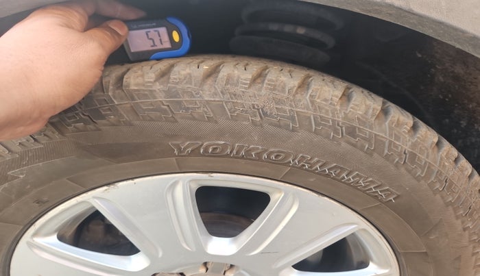 2015 Audi Q3 35 TDI Quattro, Diesel, Automatic, 1,64,123 km, tyre