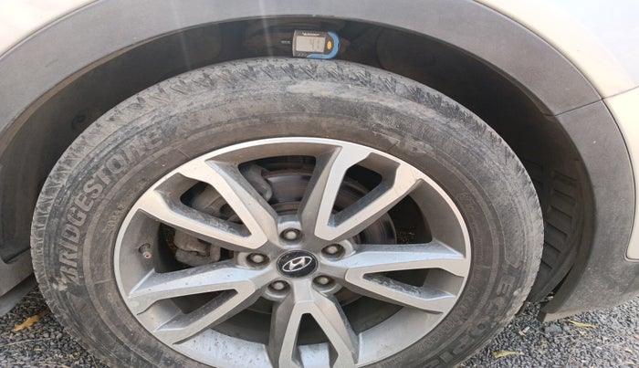 2016 Hyundai Santa Fe 4 WD AT, Diesel, Automatic, 1,02,569 km, tyre
