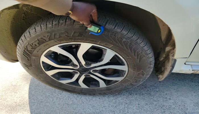 2013 Nissan Terrano XV D THP 110 PS, Diesel, Manual, 1,49,000 km, tyre