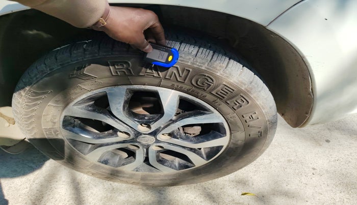 2013 Nissan Terrano XV D THP 110 PS, Diesel, Manual, 1,49,000 km, tyre