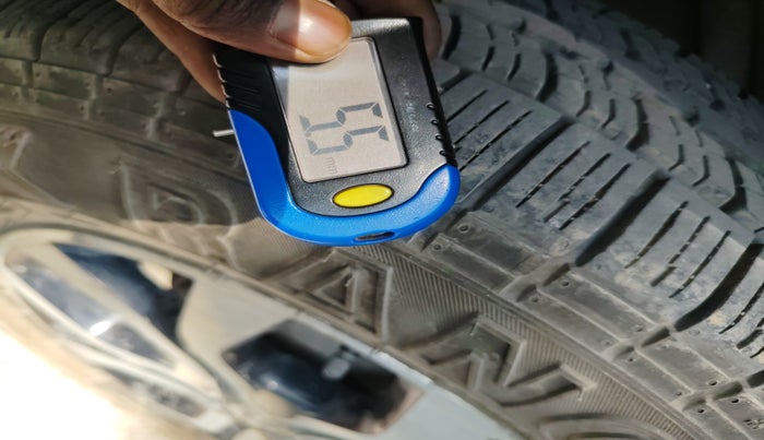 2013 Nissan Terrano XV D THP 110 PS, Diesel, Manual, 1,49,000 km, tyre