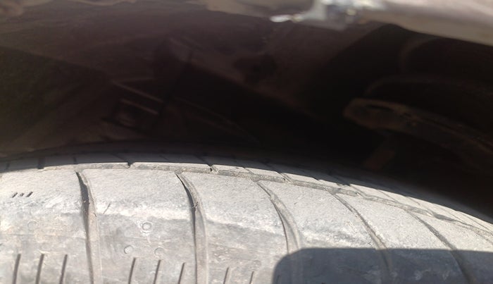 2015 Maruti Ertiga VDI, Diesel, Manual, 1,79,472 km, tyre