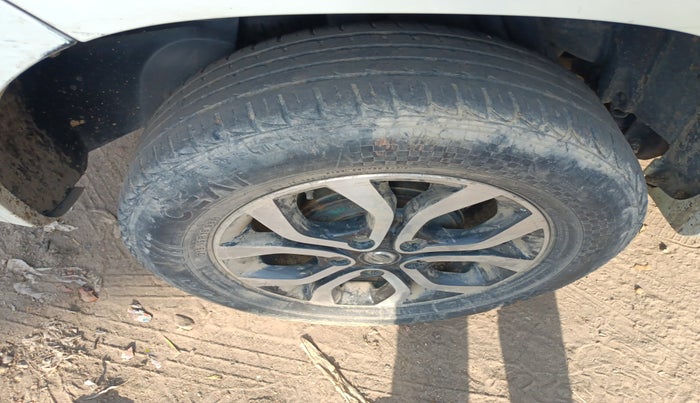 2014 Nissan Terrano XV D THP PREMIUM 110 PS, Diesel, Manual, 83,209 km, tyre