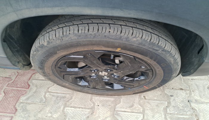 2022 Maruti BREZZA ZXI SMART HYBRID , Petrol, Manual, 32,945 km, tyre