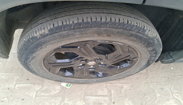 2022 Maruti BREZZA ZXI SMART HYBRID , Petrol, Manual, 32,945 km, tyre