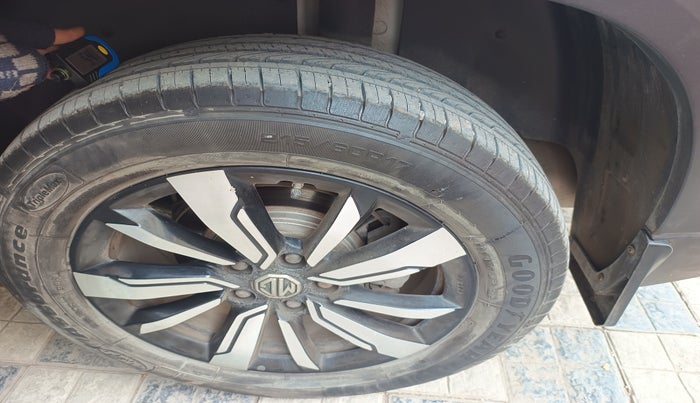 2019 MG HECTOR SHARP 2.0 DIESEL, Diesel, Manual, 28,616 km, tyre