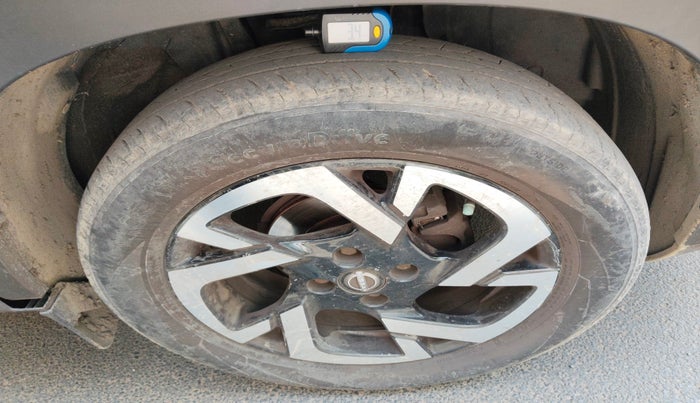 2021 Nissan MAGNITE XV PREMIUM TURBO CVT, Petrol, Automatic, 40,723 km, tyre