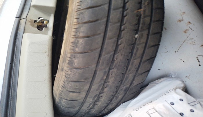 2017 Maruti Celerio VXI CNG, Petrol, Manual, 47,781 km, tyre