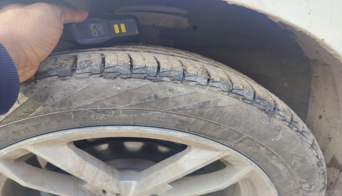 2017 Maruti Swift LXI (O), Petrol, Manual, 81,452 km, tyre