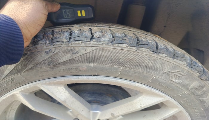 2017 Maruti Swift LXI (O), Petrol, Manual, 81,452 km, tyre