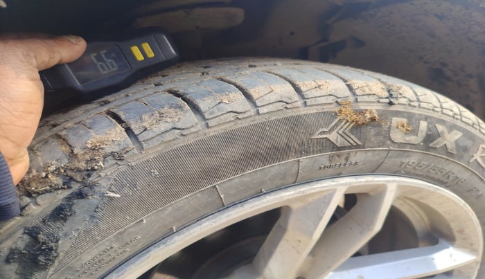 2017 Maruti Swift LXI (O), Petrol, Manual, 81,452 km, tyre