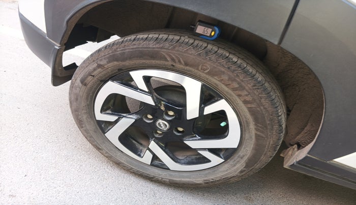 2024 Nissan MAGNITE XV PREMIUM TURBO CVT DUAL TONE, Petrol, Automatic, 10,455 km, tyre
