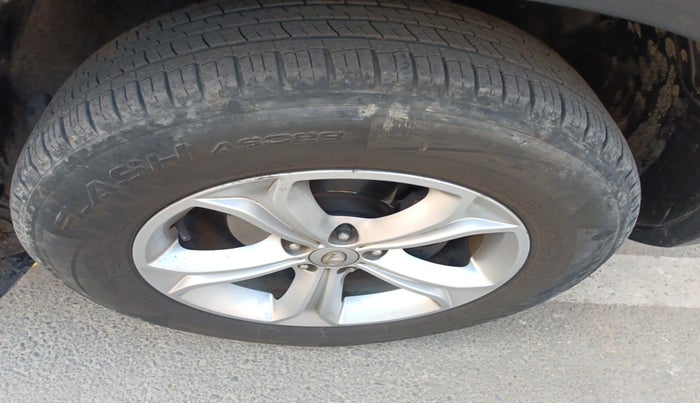 2019 Tata Harrier XZ 2.0L, Diesel, Manual, 1,06,669 km, tyre