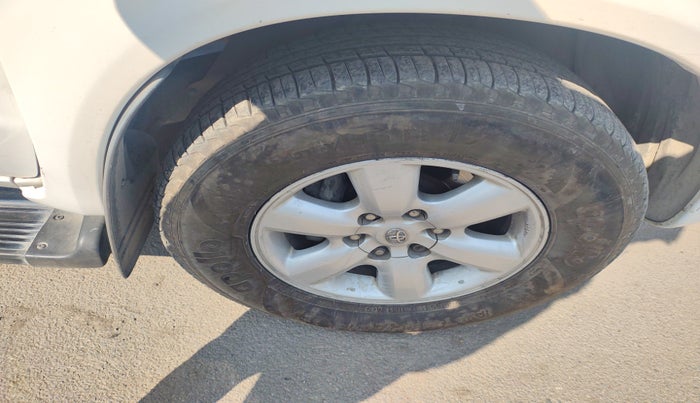 2010 Toyota Fortuner 3.0 4X4 MT, Diesel, Manual, 1,54,173 km, tyre