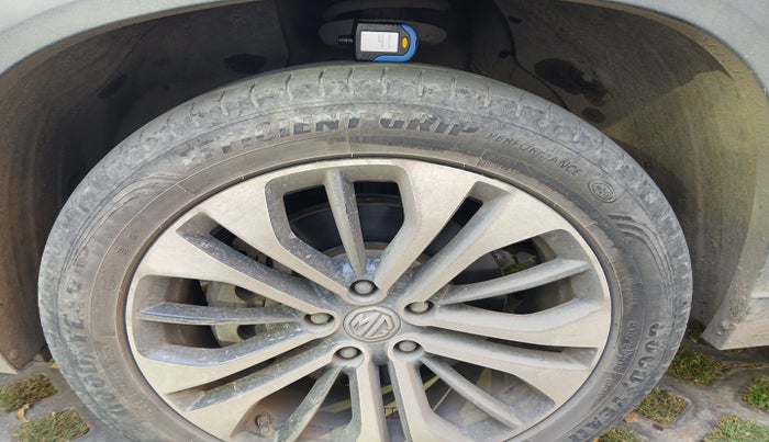 2021 MG HECTOR PLUS SHARP 1.5 PETROL TURBO HYBRID MT 6-STR, Petrol, Manual, 27,369 km, tyre