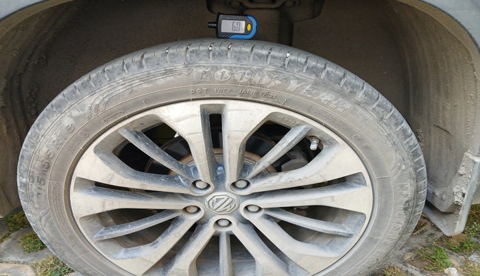 2021 MG HECTOR PLUS SHARP 1.5 PETROL TURBO HYBRID MT 6-STR, Petrol, Manual, 27,369 km, tyre