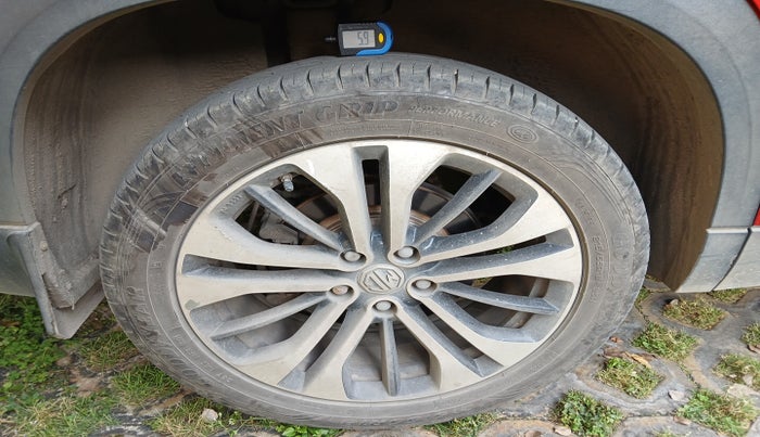 2021 MG HECTOR PLUS SHARP 1.5 PETROL TURBO HYBRID MT 6-STR, Petrol, Manual, 27,369 km, tyre