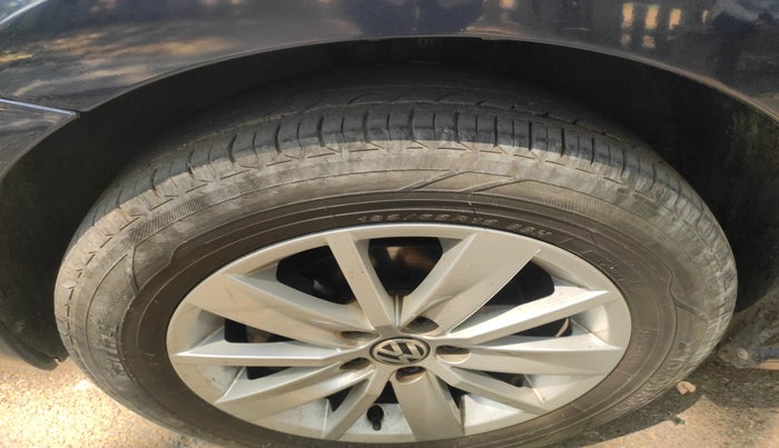 2015 Volkswagen Polo HIGHLINE1.2L, Petrol, Manual, 81,299 km, tyre