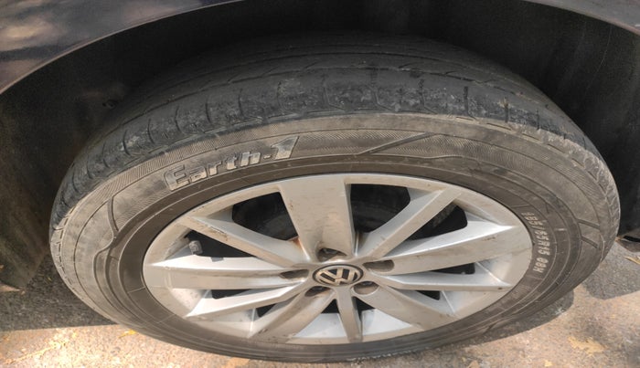2015 Volkswagen Polo HIGHLINE1.2L, Petrol, Manual, 81,299 km, tyre
