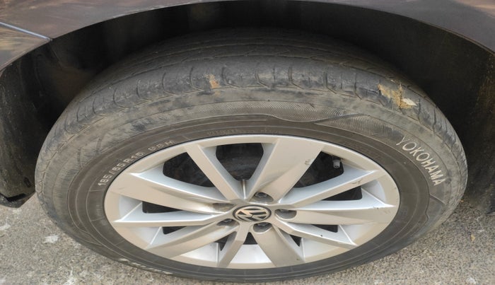 2015 Volkswagen Polo HIGHLINE1.2L, Petrol, Manual, 81,299 km, tyre
