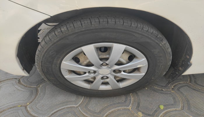 2014 Hyundai Eon ERA +, Petrol, Manual, 88,296 km, tyre
