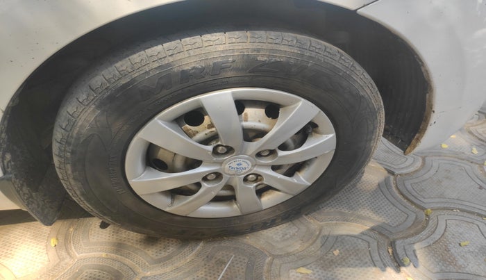 2014 Hyundai Eon ERA +, Petrol, Manual, 88,296 km, tyre