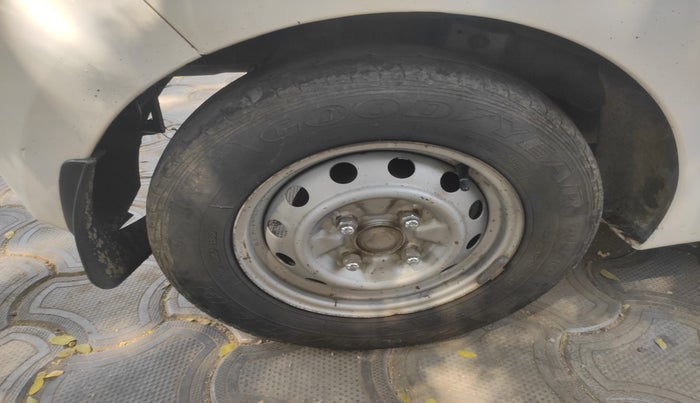 2014 Hyundai Eon ERA +, Petrol, Manual, 88,296 km, tyre