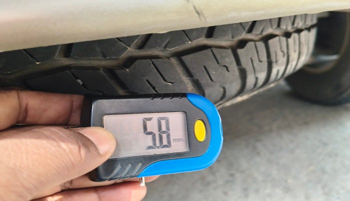 2013 Toyota Fortuner 3.0 4X4 MT, Diesel, Manual, 1,51,155 km, tyre