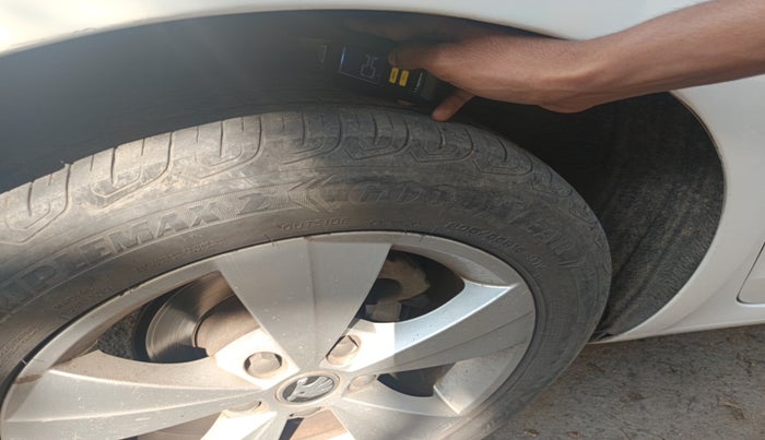 2018 Skoda Octavia 2.0 TDI CR AMBITION, Diesel, Manual, 1,26,723 km, tyre